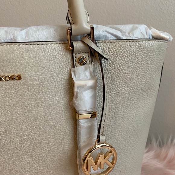 ❌Sold❌ Michael Kors Bedford Legacy Large Leather Tote - Picture 4 of 12